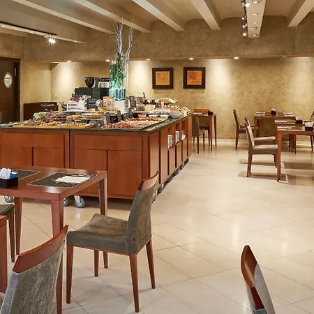 Hotel Nh Pirineos 4*