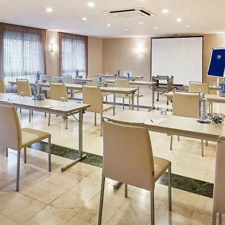 Nh Pirineos Hotel
