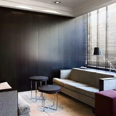Nh Pirineos Hotel 4*